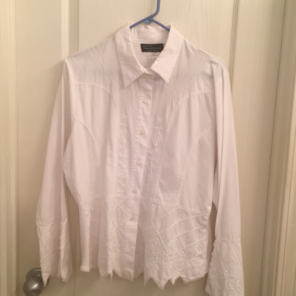 Beautiful scalloped hem blouse 100% cotton.